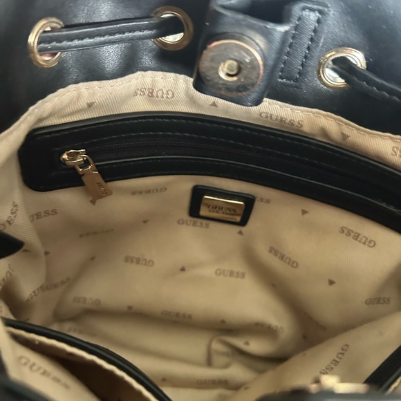 Guess black bucket purse - Picture 6 of 8